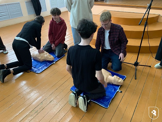 Ректор СГМУ Андрей Еремин встретился с будущими врачами в Базарном Карабулаке