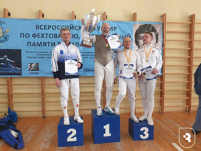 Заведующий кафедрой СГМУ завоевал серебро на турнире по фехтованию