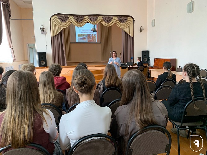 Ректор СГМУ Андрей Еремин встретился с будущими врачами в Базарном Карабулаке