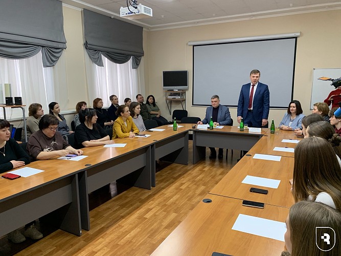 Ректор СГМУ Андрей Еремин встретился с будущими врачами в Базарном Карабулаке