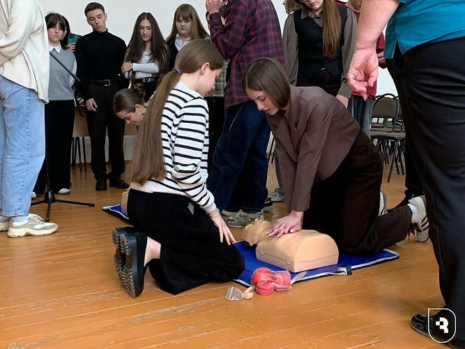 Ректор СГМУ Андрей Еремин встретился с будущими врачами в Базарном Карабулаке